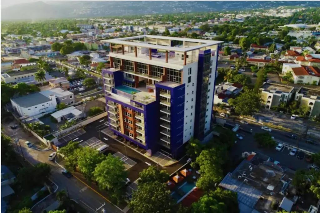 2 Bedroom Kingston Lux Apt With Pool Jamaica